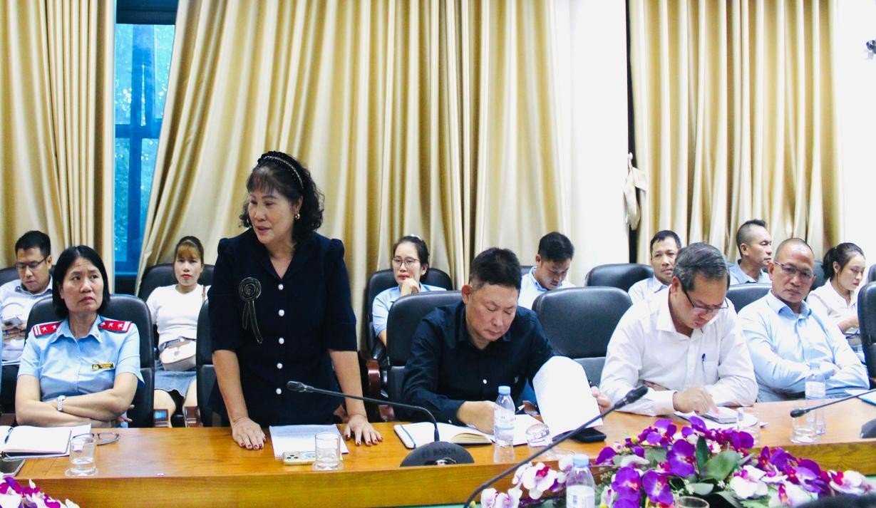 Đại diện doanh nghiệp phát biểu 