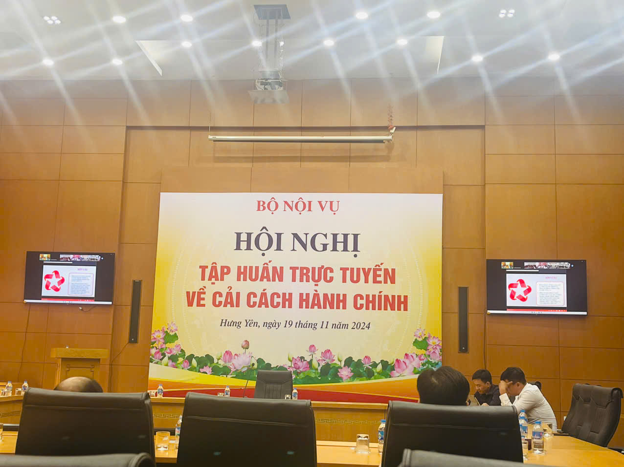 Lãnh đạo Văn phòng Thanh tra tỉnh đã tham dự Hội nghị tập huấn trực tuyến về cải cách hành chính do Bộ Nội vụ tổ chức