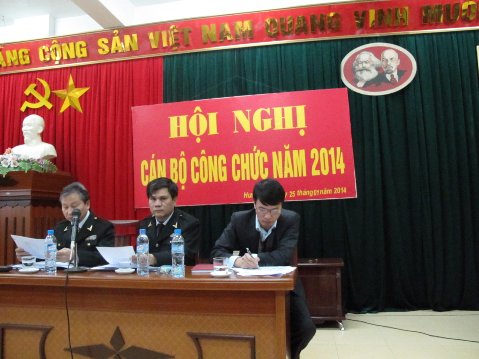   Thanh tra tỉnh Hưng Yên tổ chức Hội nghị cán bộ, công chức năm 2014 và học Nghị quyết trung ương 8, khoá XI